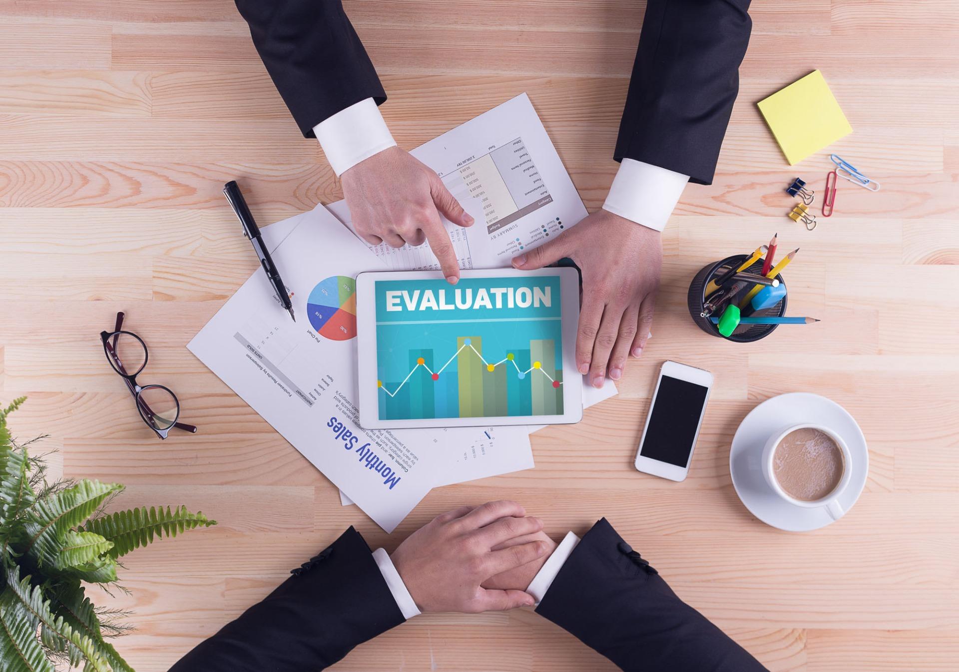 Evaluatie Wij volgen uw facturen en administratie van nabij op.